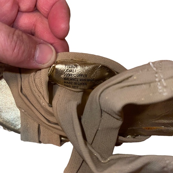 Nine West Wedge Sandals Tan With Gold Shimmer Women’s Size 5 1/2 5” Wedge - Picture 6 of 6